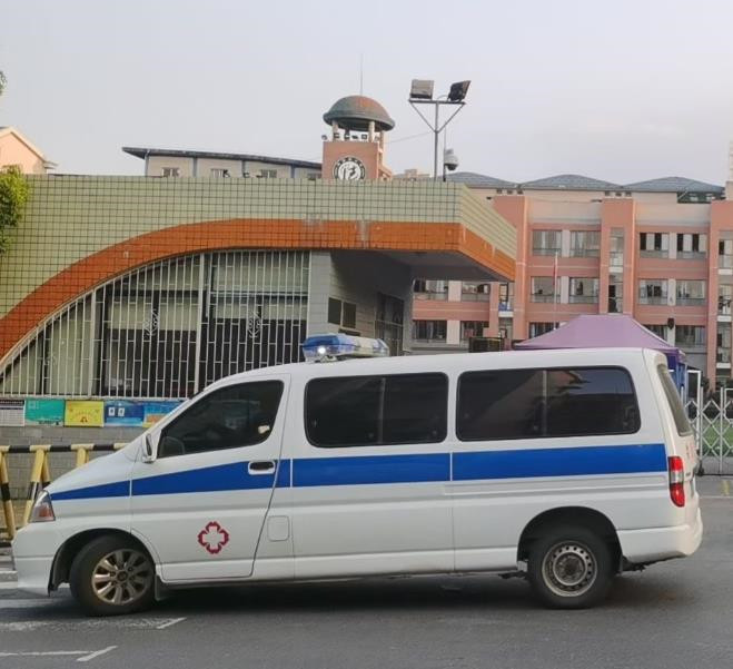 麻山救护车出租护送骨折病人一公里多少钱